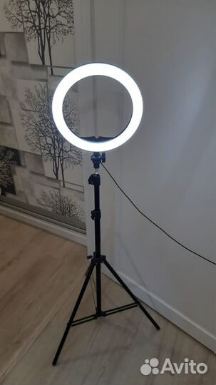 Кольцевая лампа 26 см со штативом