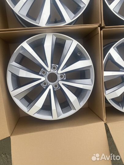 Диски новые оригинал Karoq Octavia Taos R17