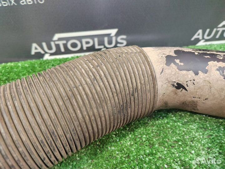 Патрубок воздушного фильтра Volkswagen Golf 3