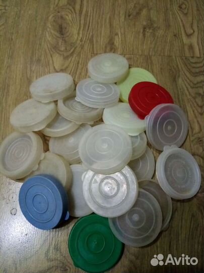 Крышки пластмасс, жестяные