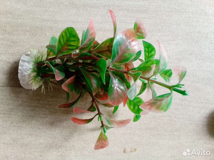 Грот и искусственные растения для аквариума