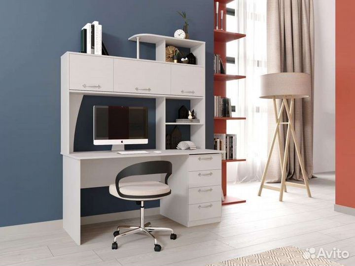 Компьютерный стол белый