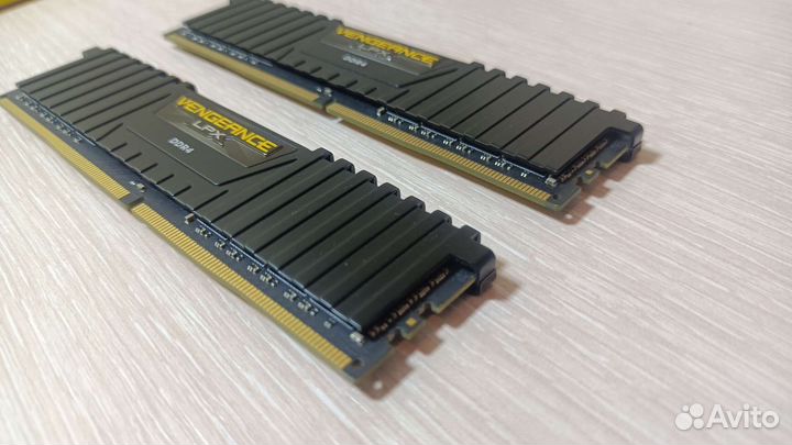 Оперативная память Corsair ddr4 16gb (2х8)