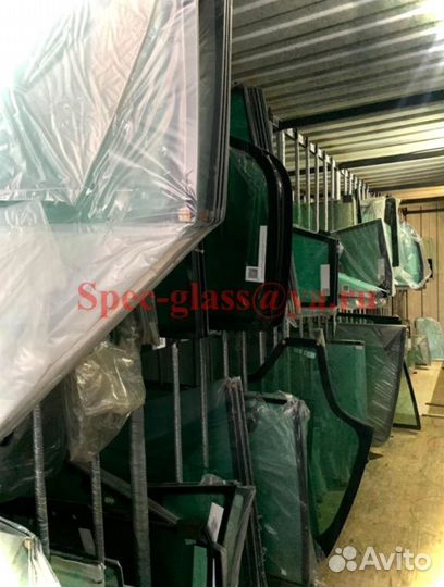 Стекло дверное, верхнее на экскаватор Терекс 825