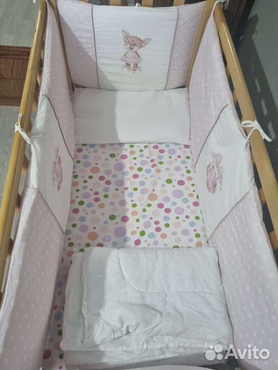 Детская кроватка с маятником и ящиком