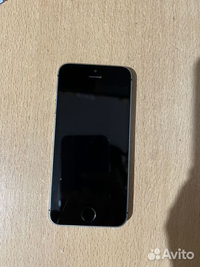 iPhone SE, 32 ГБ