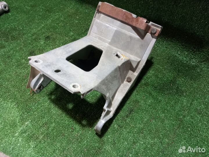 Крепление рулевой колонки Ford Taurus 1 пок