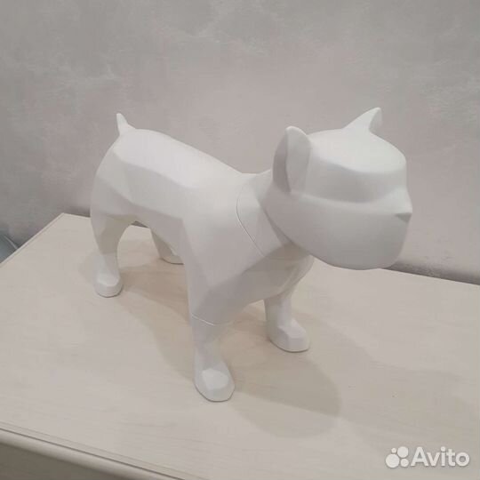 Гипсовая скульптура собаки