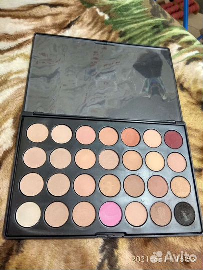 Палитра теней для глаз