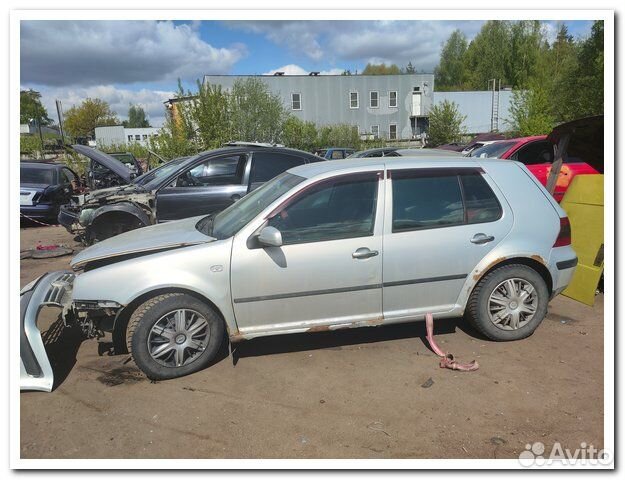 Volkswagen Golf IV 2000г. (разбор по запчастям)