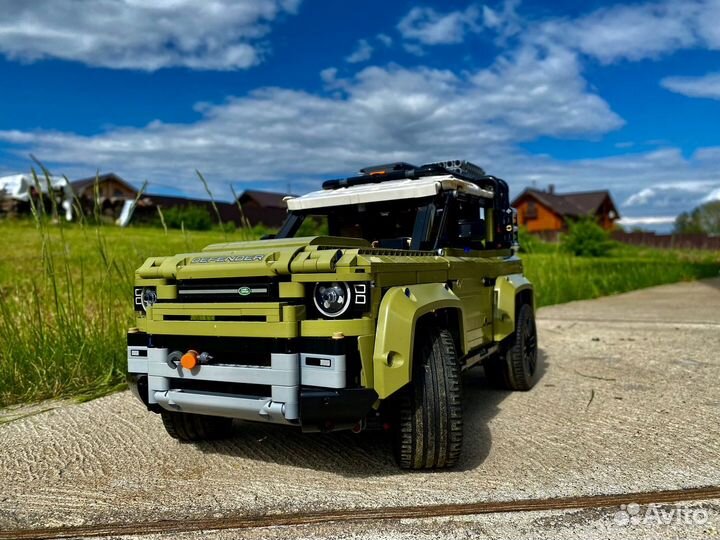 Lego Land Rover Defender 42110