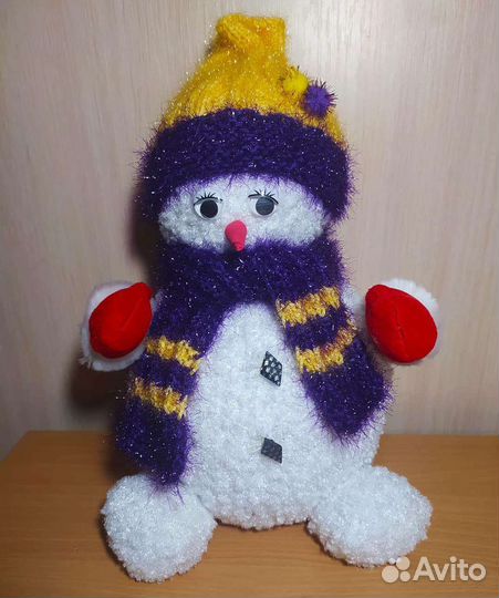Игрушка снеговик вязаный новогодний