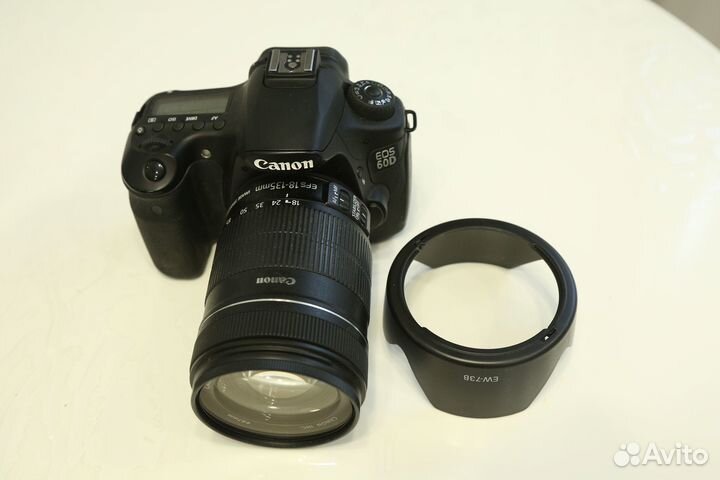 Зеркальный фотоаппарат Canon 60d