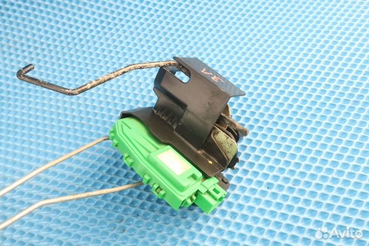 Замок двери задний левый Hyundai Solaris 1