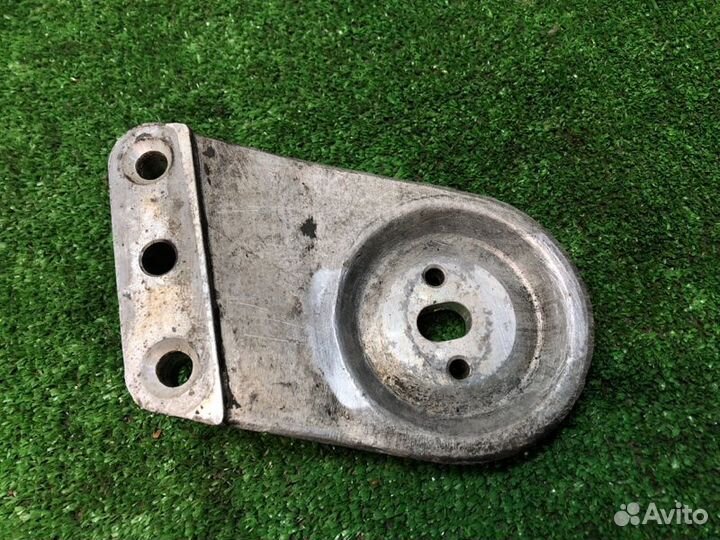 Кронштейн опоры двигателя Chevrolet Epica седан