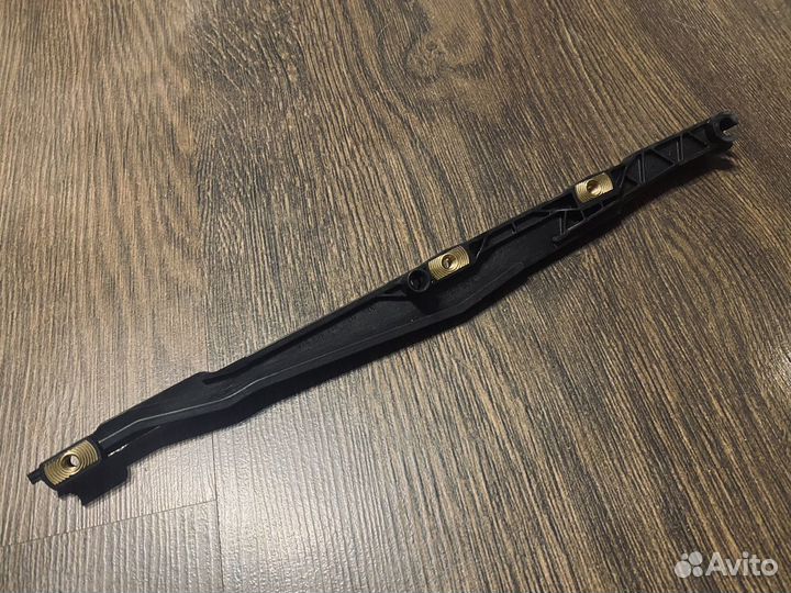 Направляющая люка VAG 8D5877152A