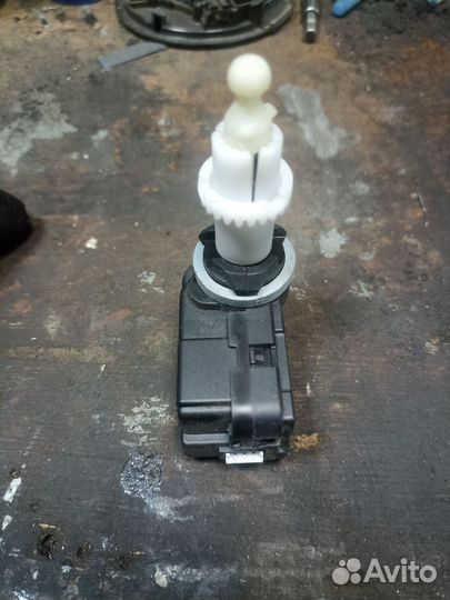 Мотор корректора фары Фольцваген Поло 1Q0941295