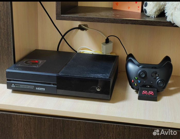 Xbox One 1000Гб с джойстиком и станцией зарядки