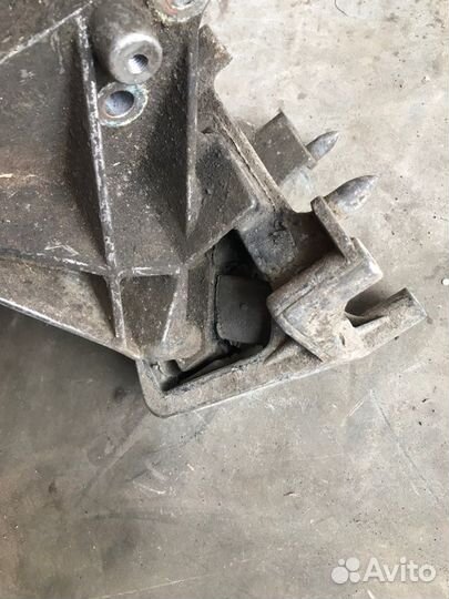 Опора двигателя правая Opel Vectra B 2.2 2001