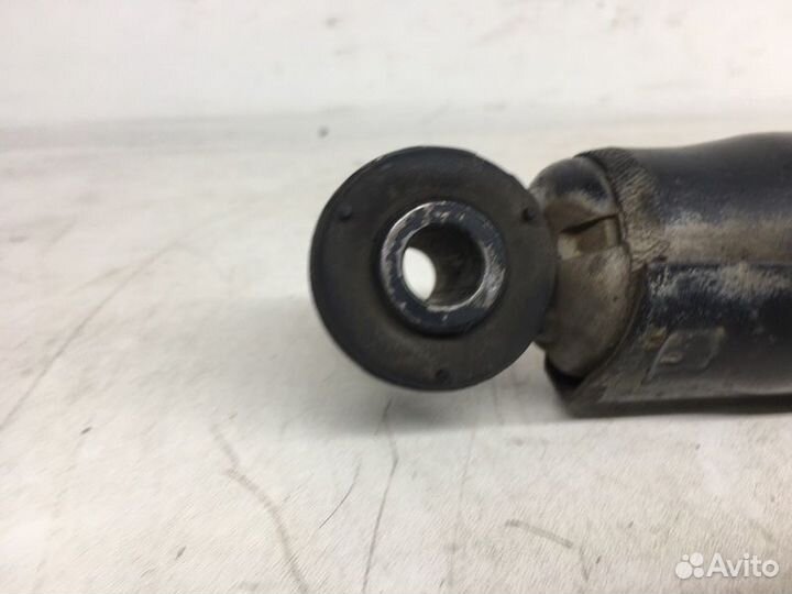 Амортизатор задний Volkswagen Amarok 2.0 TDI 2015