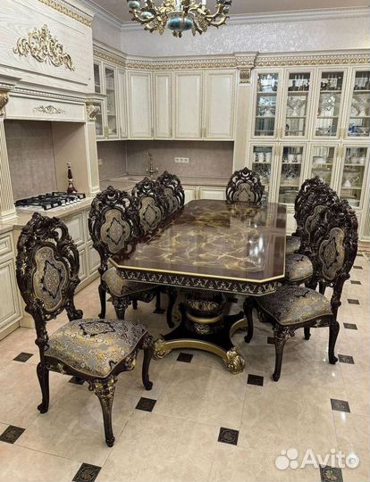 Стол кухонный и стулья