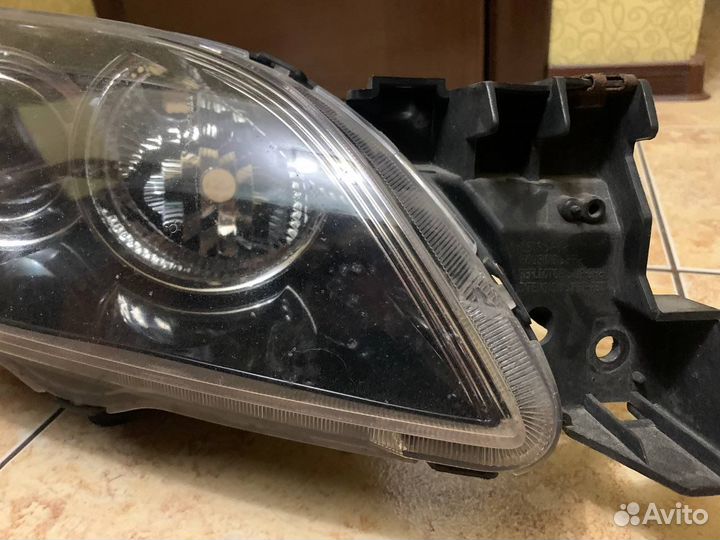 Фара ксенон правая mazda 3 bk седан
