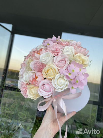 Красивый букет из мыльных роз