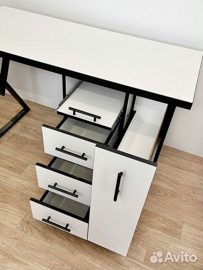 Маникюрный стол лофт стол маникюрный