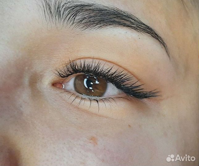 Наращивание ресниц и оформление бровей