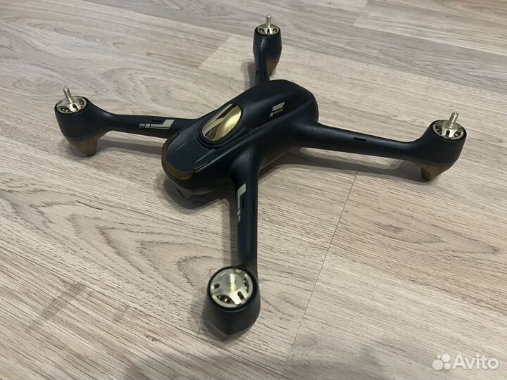 Квадрокоптер hubsan x4 fpv brushless