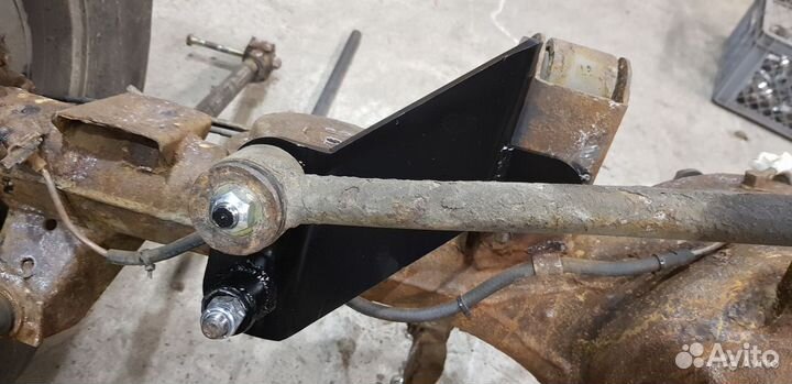 Кронштейн переноса задней тяги панара Патрол