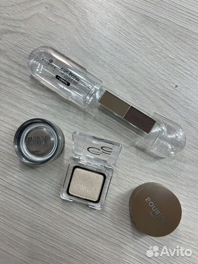 Тени для век и тени для бровей