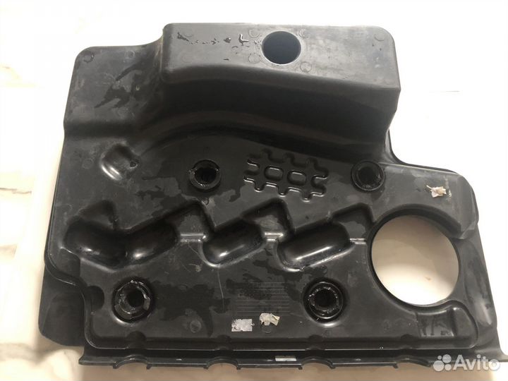 Декоративная плита двигателя