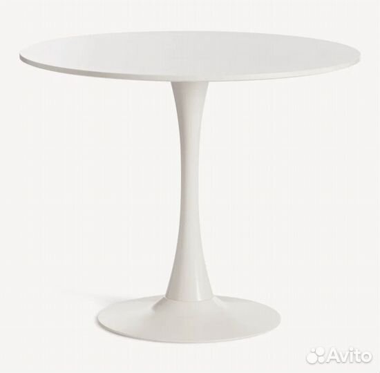 Круглый стол и стулья