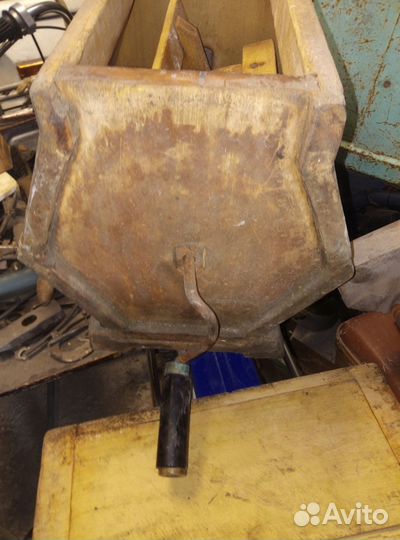 Маслобойка ручная старинная