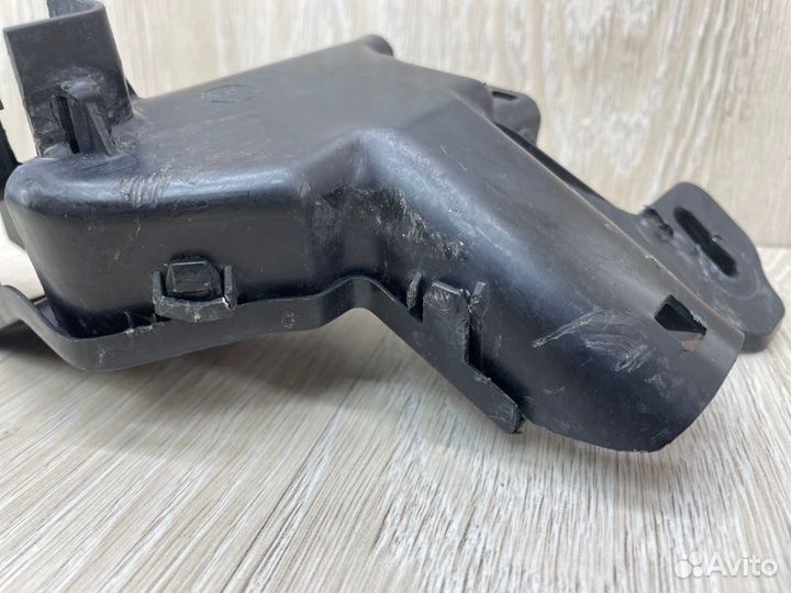 Кронштейн проводки Hyundai Solaris 1