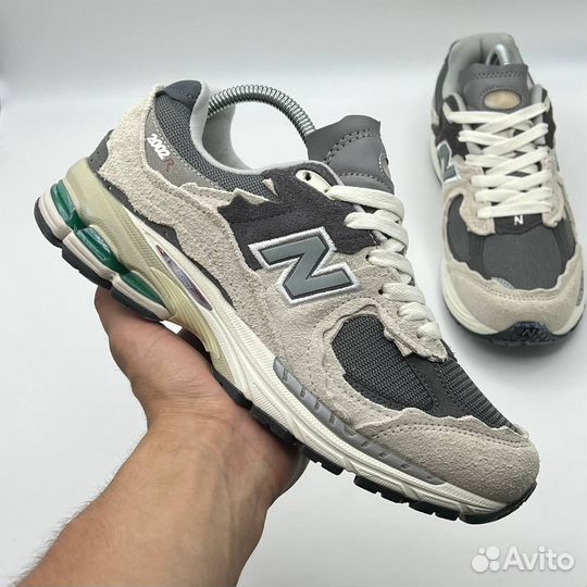 Кроссовки женские New Balance 2002R