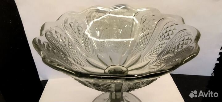 Ваза. фруктовница.на ножке.цветное стекло СССР