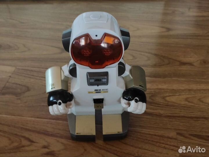 Робот управляется звуком