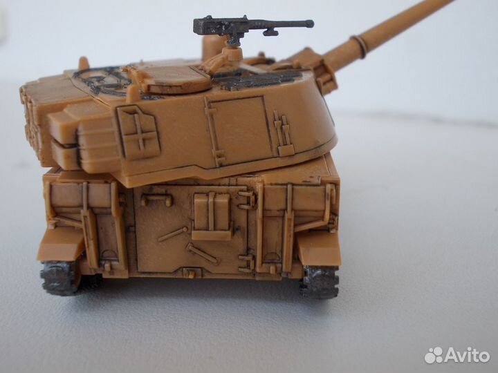 Модель американской сау М-109А2 в масштабе 1/100