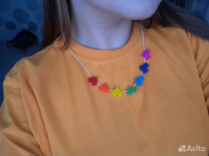 Ожерелье из бисера с сердечками