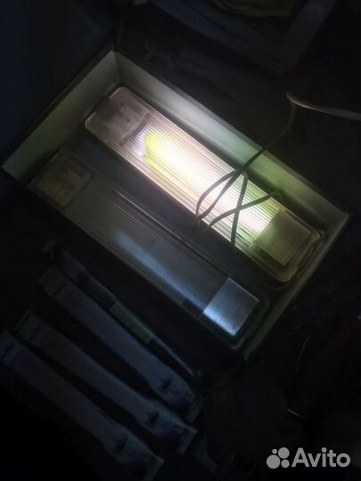 Два светильника с лампами G23 по 11W