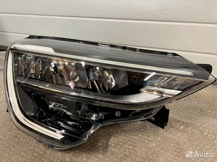 Фара правая на Renault Arkana