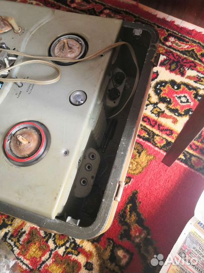 Катушечный магнитофон 