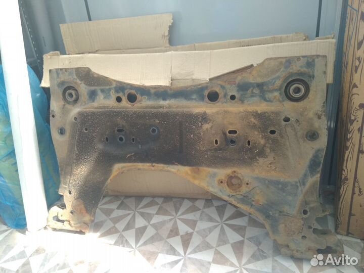 Балка подмоторная Nissan E11 механика