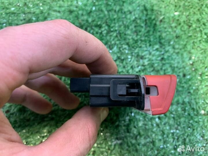 Кнопка аварийной сигнализации Kia Sportage G4KD