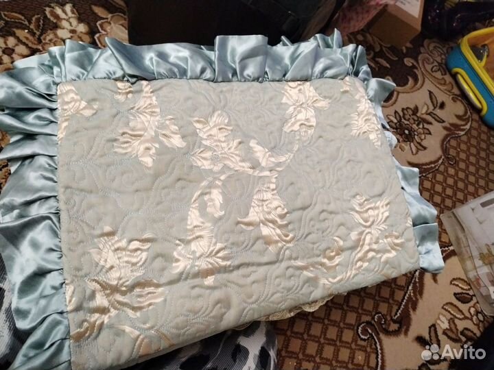 Пледы и покрывало