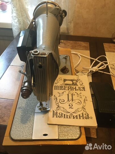 Швейная машинка с электроприводом
