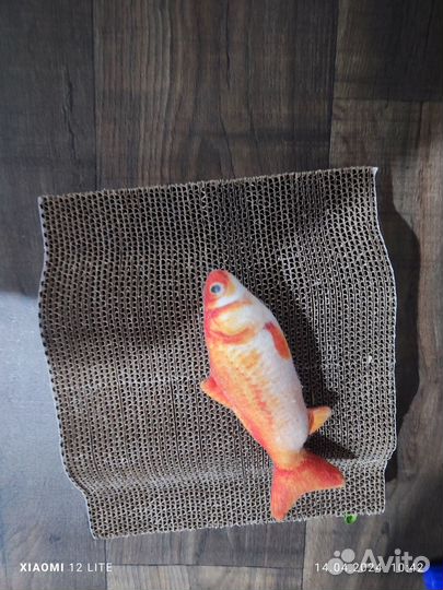 Когтеточка для кошек новая+ рыбка игрушка