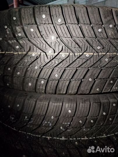 Armstrong Ski-Trac S 215/60 R16